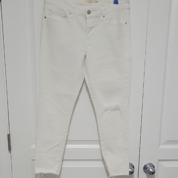 Levi's Women's White Jeans - Picture 6 of 9